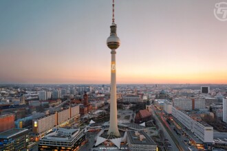 Berliner Fernsehturm Tower Lights Up with Bitcoin Logo