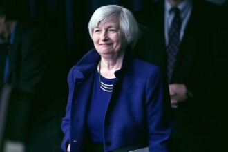 Yellen Urges Stablecoin Regulation Citing UST Crisis